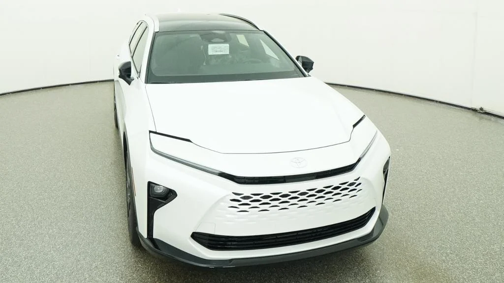 New 2026 Oxygen White Toyota Limited image 8