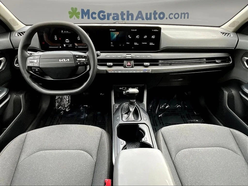 2025 Kia K4 LXS - Photo 10