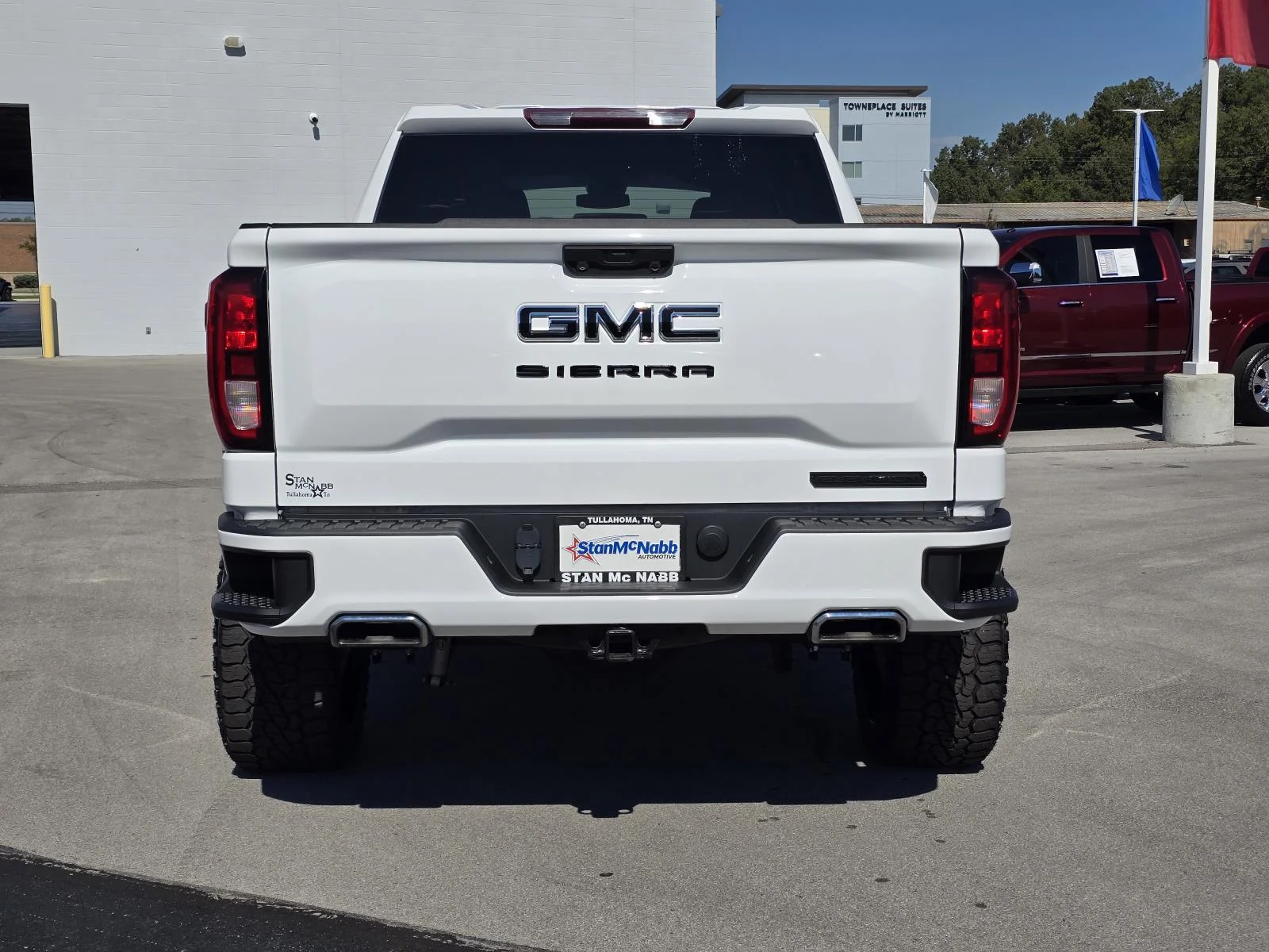 Used 2022 SUMMIT WHITE GMC Elevation image 6
