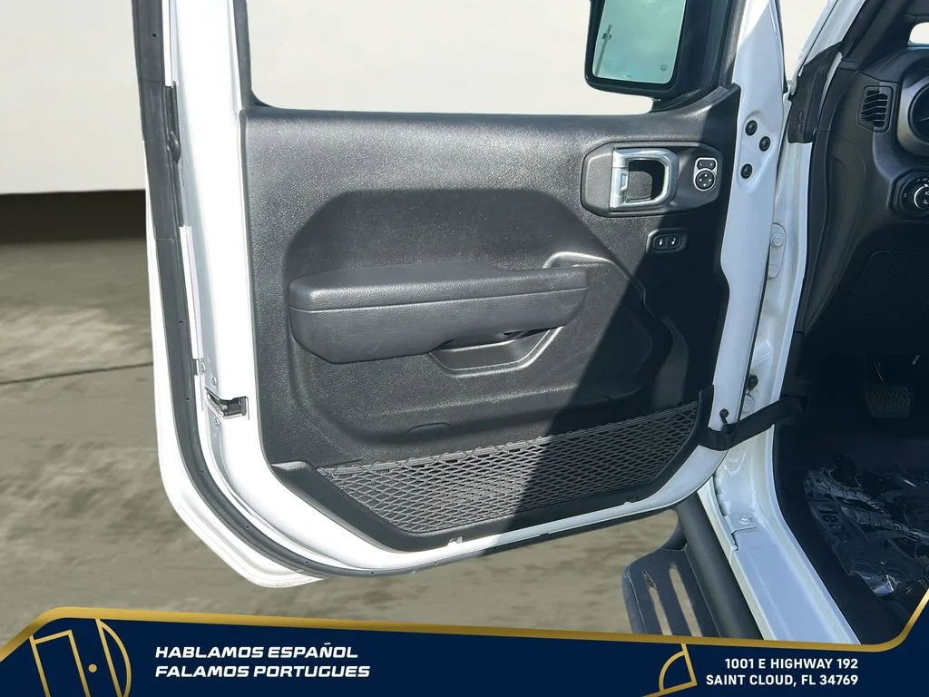 Used 2022  Jeep Willys image 13