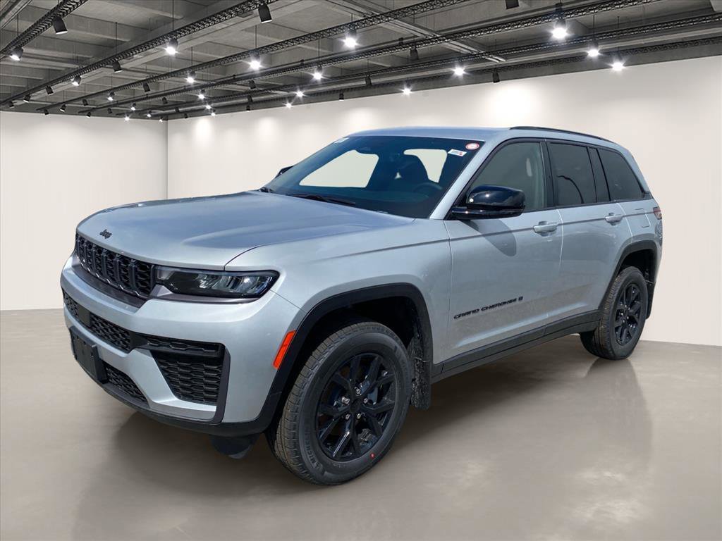 New 2026 Silver Zynith Exterior Paint Jeep Altitude image 2