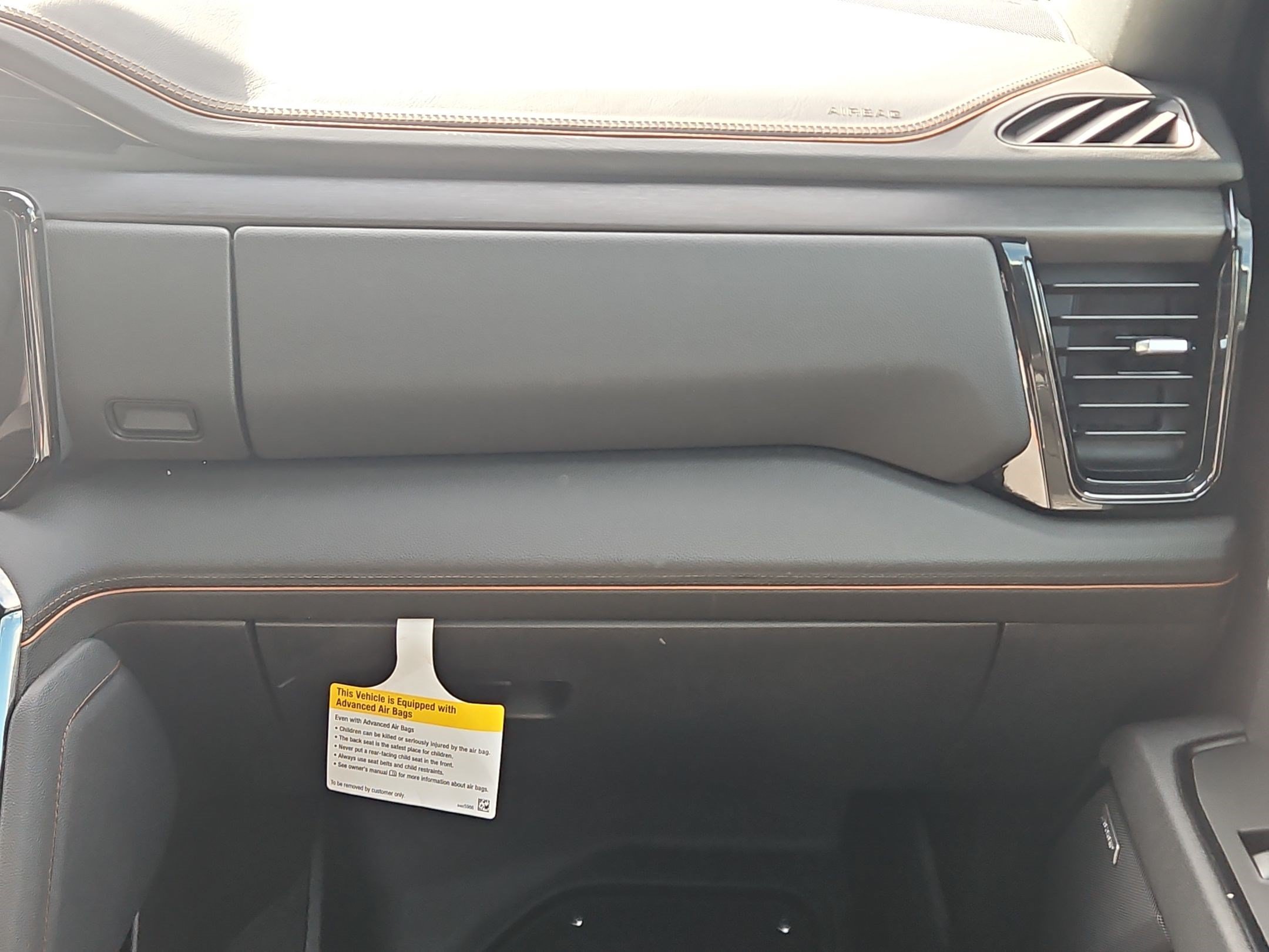 Used 2025 Summit White GMC AT4 image 31