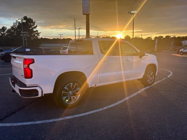 Used 2025 Summit White Chevrolet RST image 3
