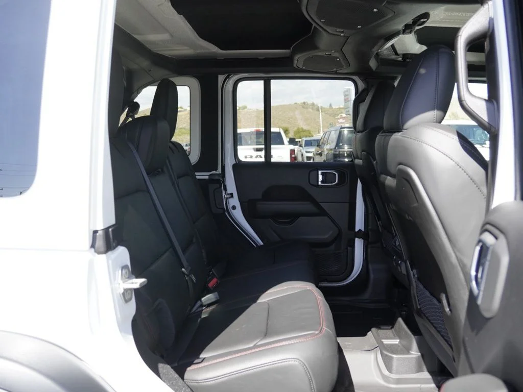 New 2026 Bright White Clear-Coat Exterior Paint Jeep Moab 392 image 23