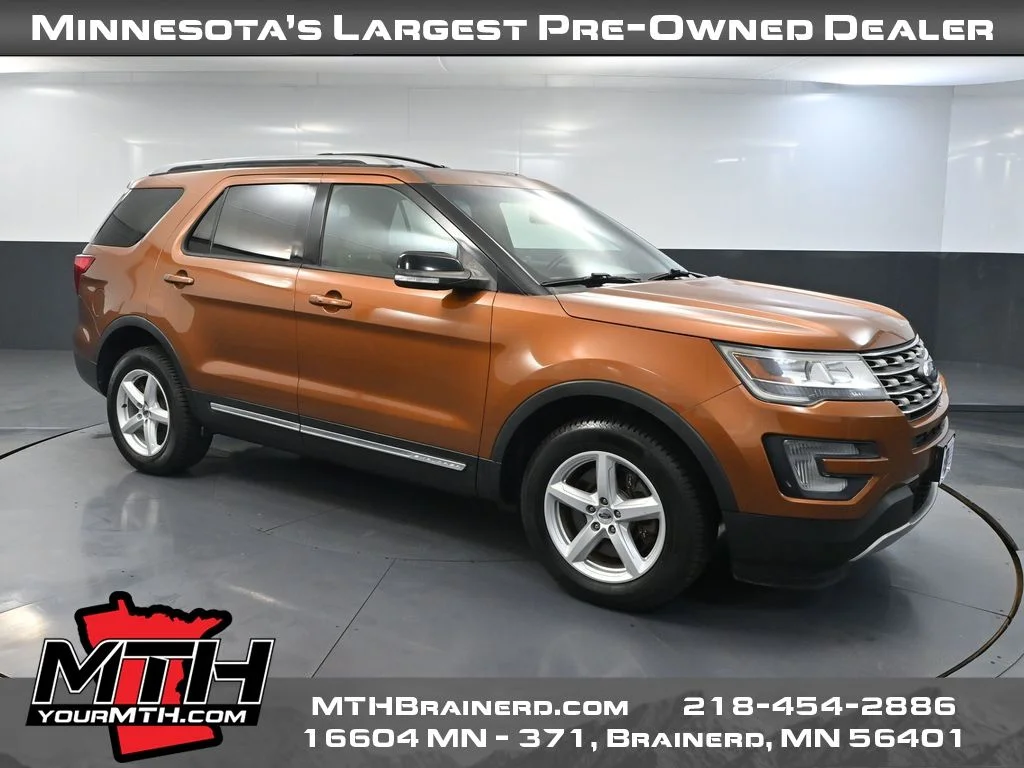 Used 2017 Red Ford XLT image 1