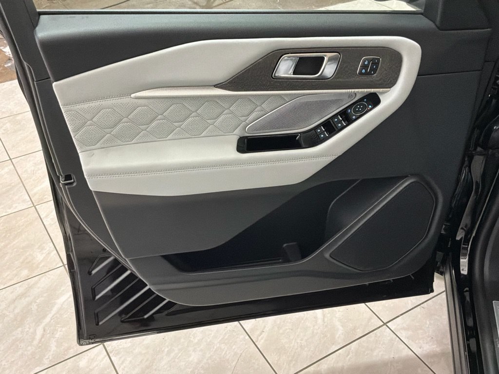 New 2026 Agate Black Metallic Ford Platinum™ image 8