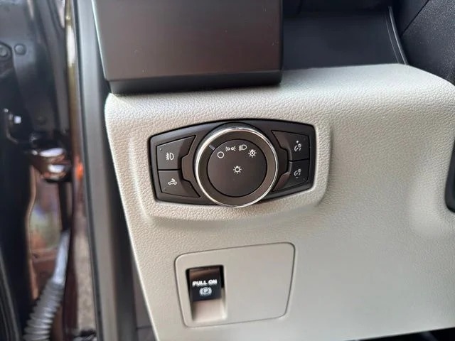Used 2018 Red Ford XL image 23