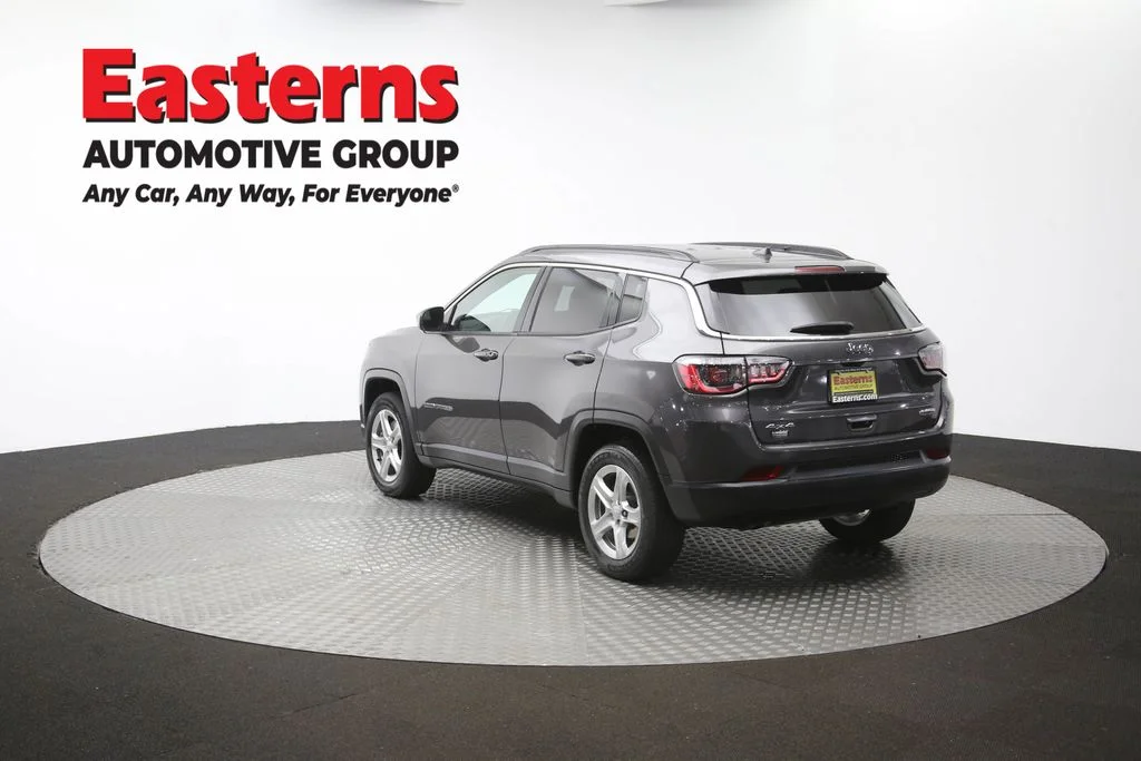 Used 2024  Jeep Latitude image 63