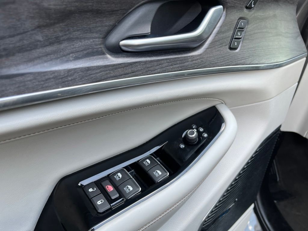 Used 2022 Gray Metallic Jeep Overland image 25
