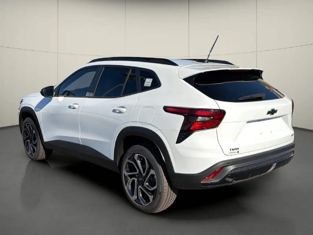 New 2026 Summit White Chevrolet 2RS image 5