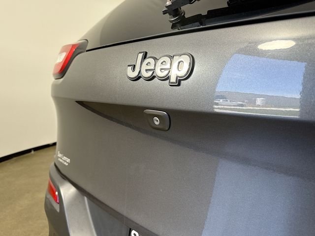 Used 2016 Gray Jeep Latitude image 32