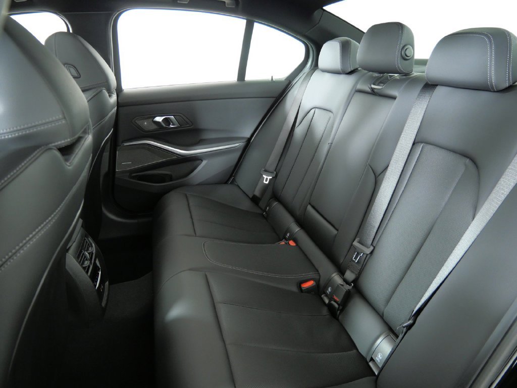 New 2026 Black Sapphire Metallic BMW 330i xDrive image 31