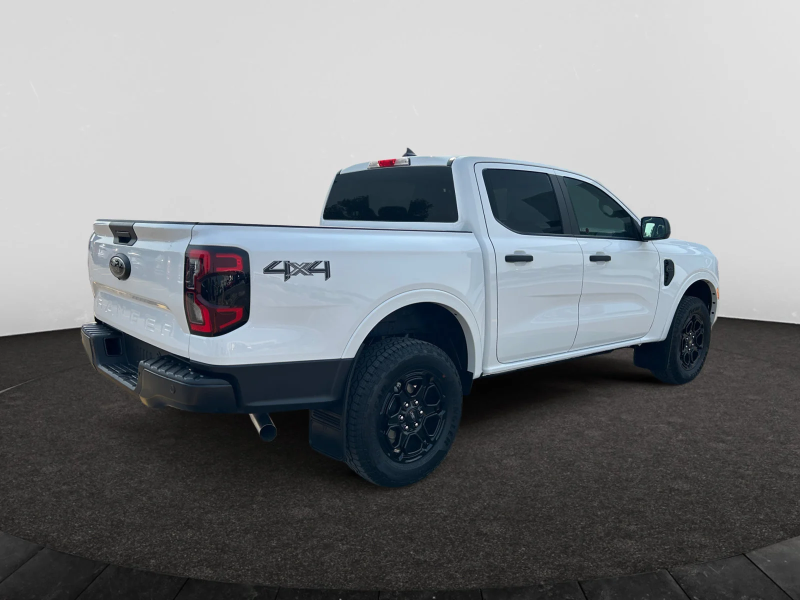 New 2026 Oxford White Ford XLT image 5