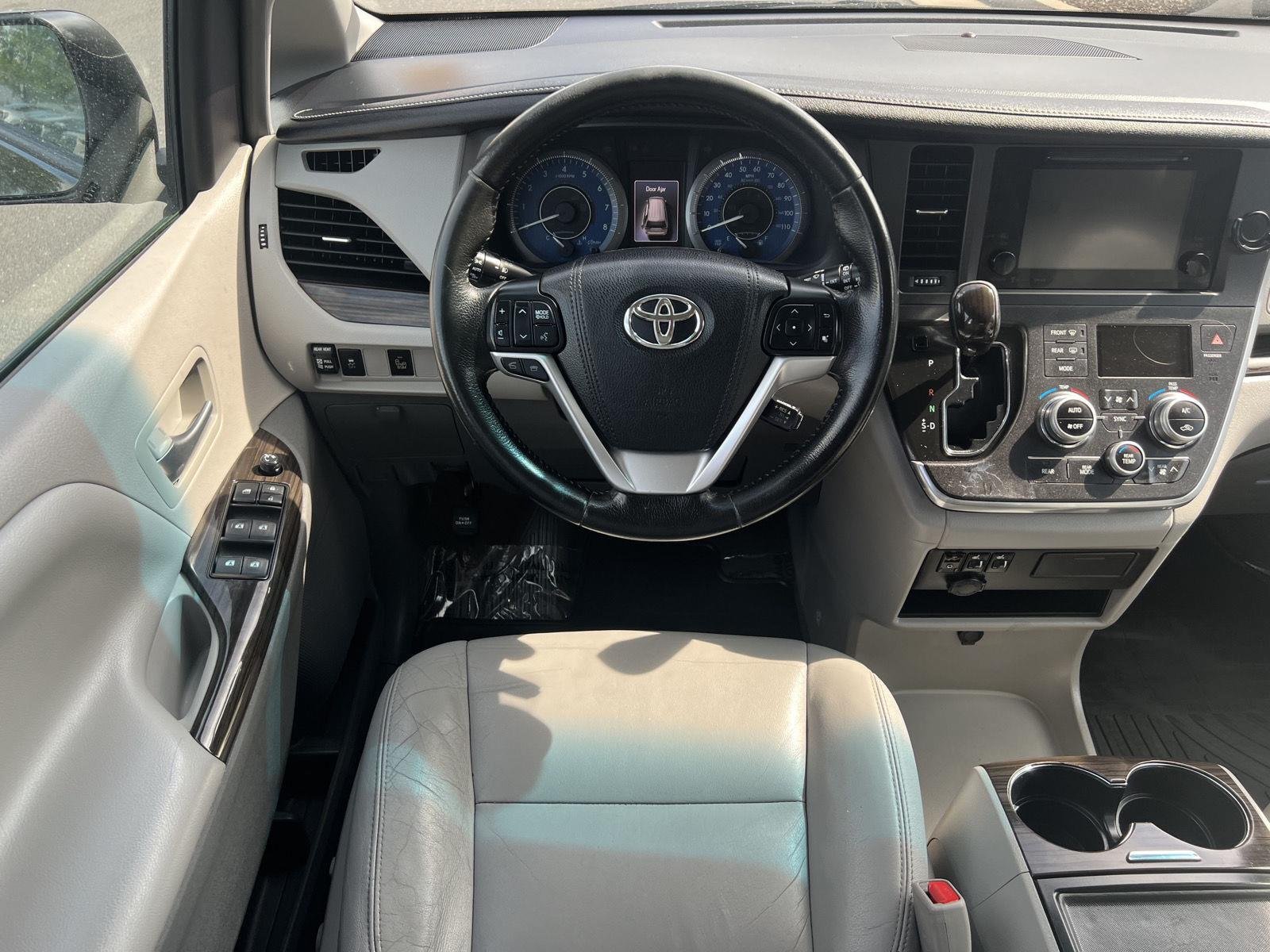 2016 Toyota Sienna XLE - Photo 35