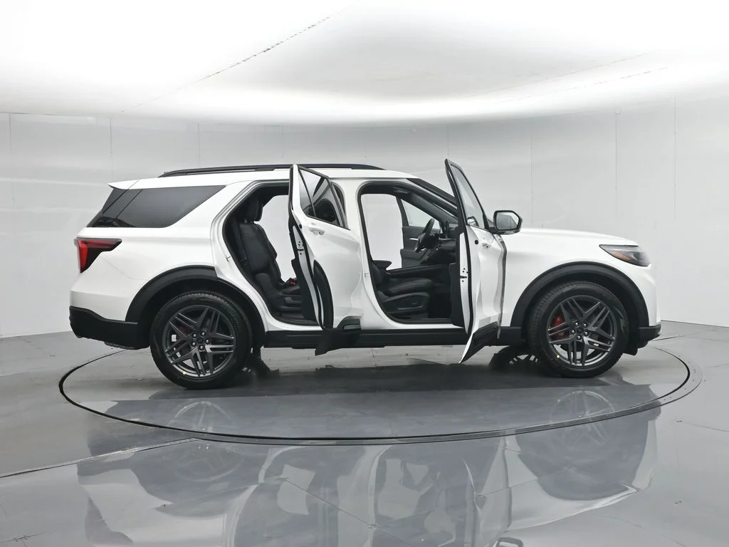 New 2026 Star White Metallic Tri-Coat Ford ST image 4