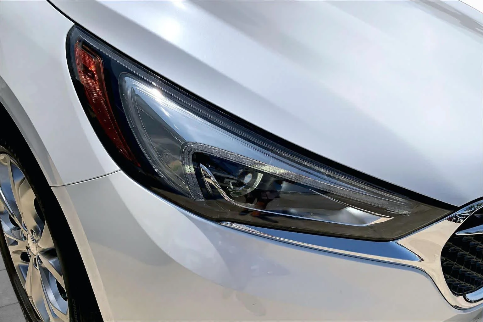 Certified Used 2021 WHITE FROST TRICOAT Buick Avenir image 26