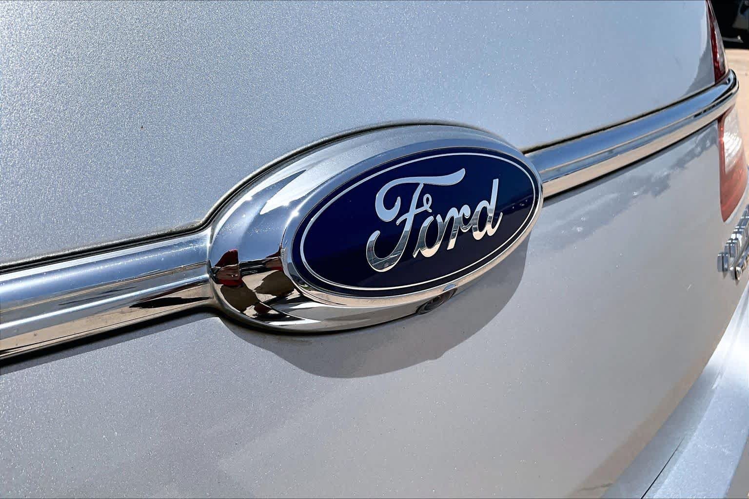 Used 2013 Ingot Silver Metallic Ford Limited image 29