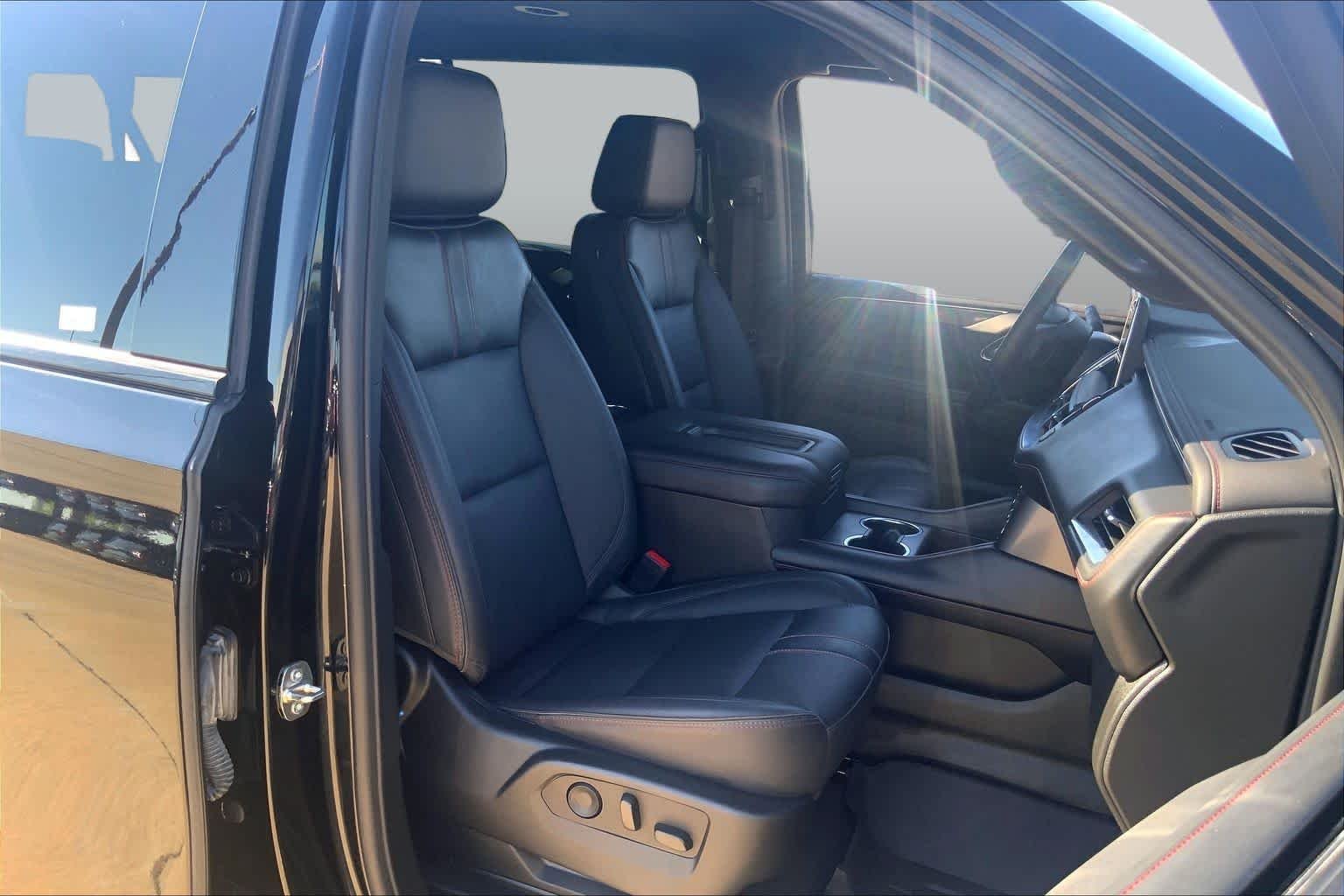 2023 Chevrolet Suburban RST - Photo 9
