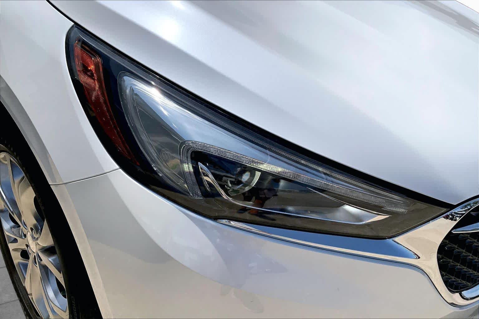 Used 2021 White Frost Tricoat Buick Avenir image 26