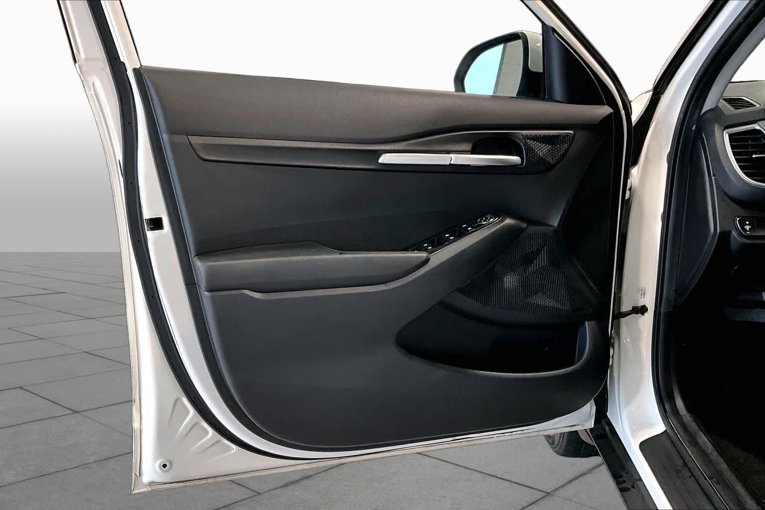 Used 2023 Snow White Pearl Kia LX image 20