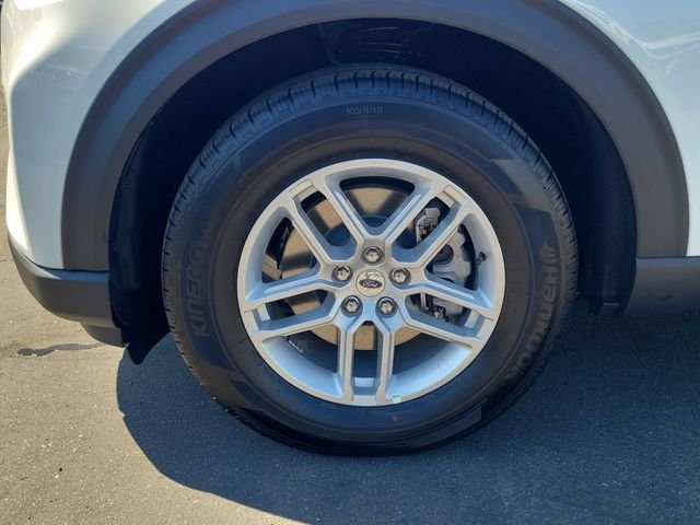 New 2026 Star White Metallic Tri-Coat Ford Active image 25