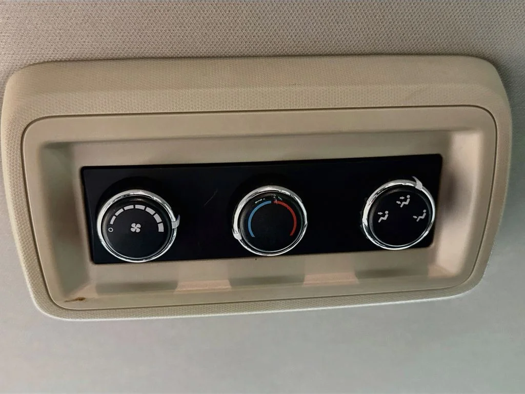 Used 2015 Silver Dodge SXT image 26