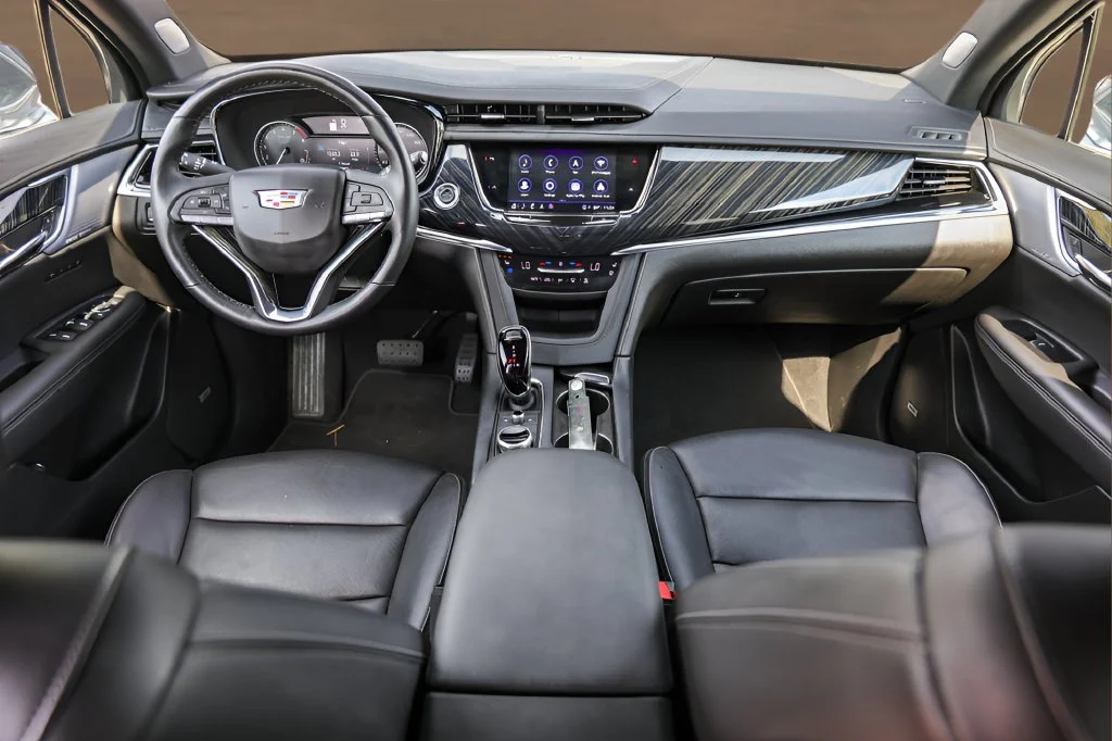 Used 2025 Silver Cadillac Premium Luxury image 28