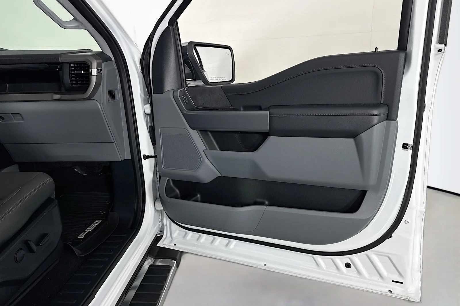 Used 2024 Oxford White Ford XLT 4X4 Supercrew image 25