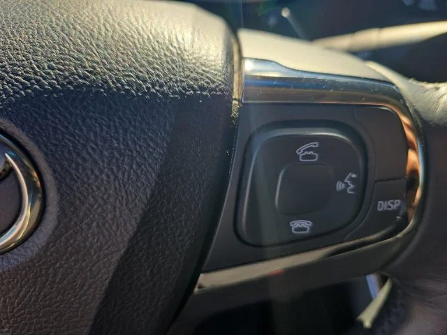Used 2013 Black Toyota XLE Touring image 18