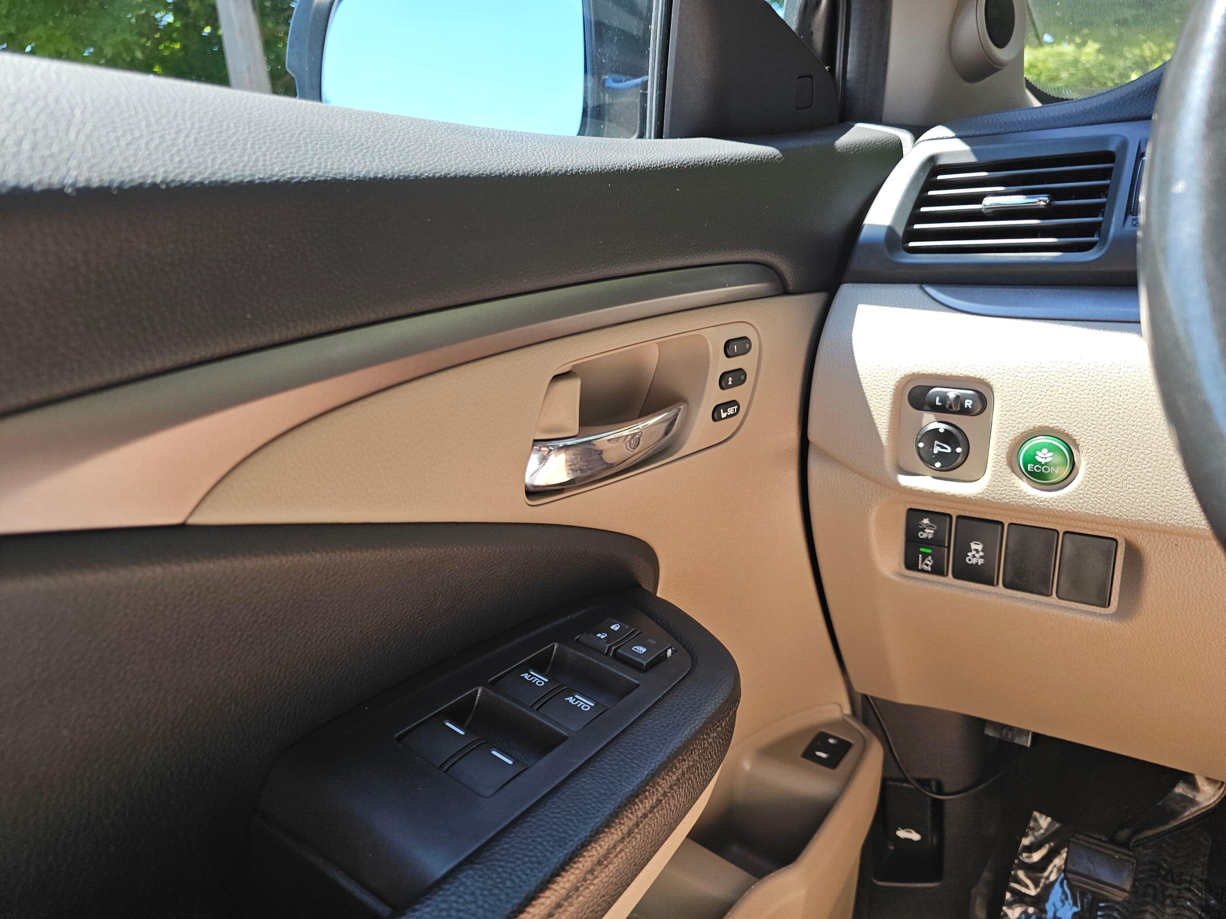 Used 2019 White Diamond Pearl Honda EX-L image 34