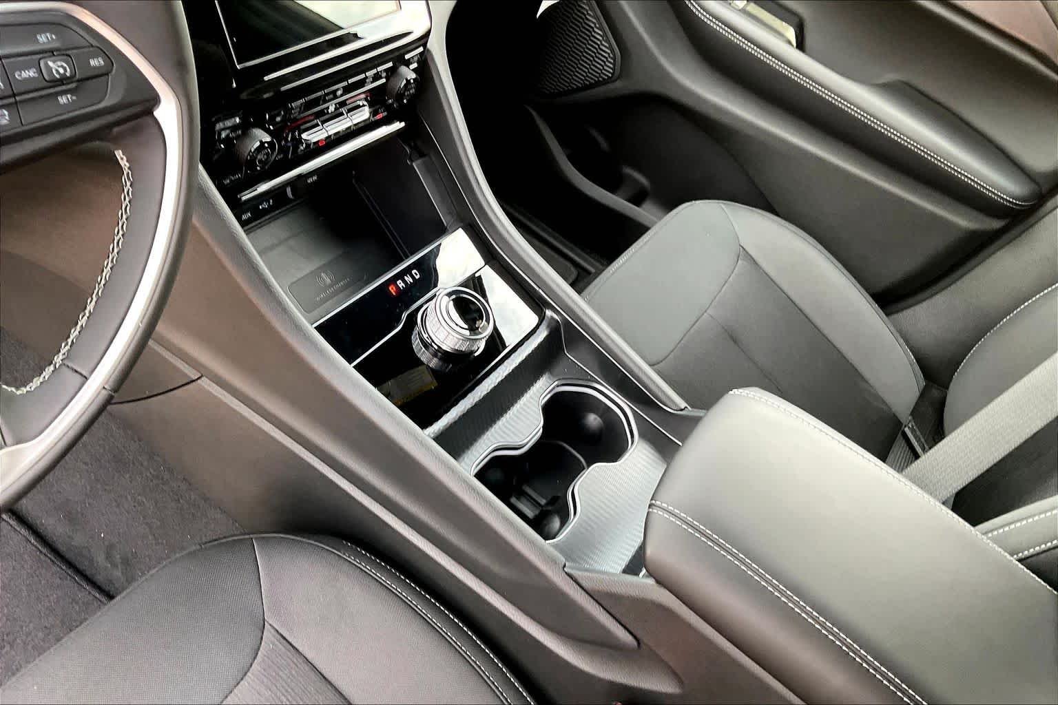 New 2026 Baltic Gray Metallic Clear-Coat Exterior Paint Jeep Laredo X image 7