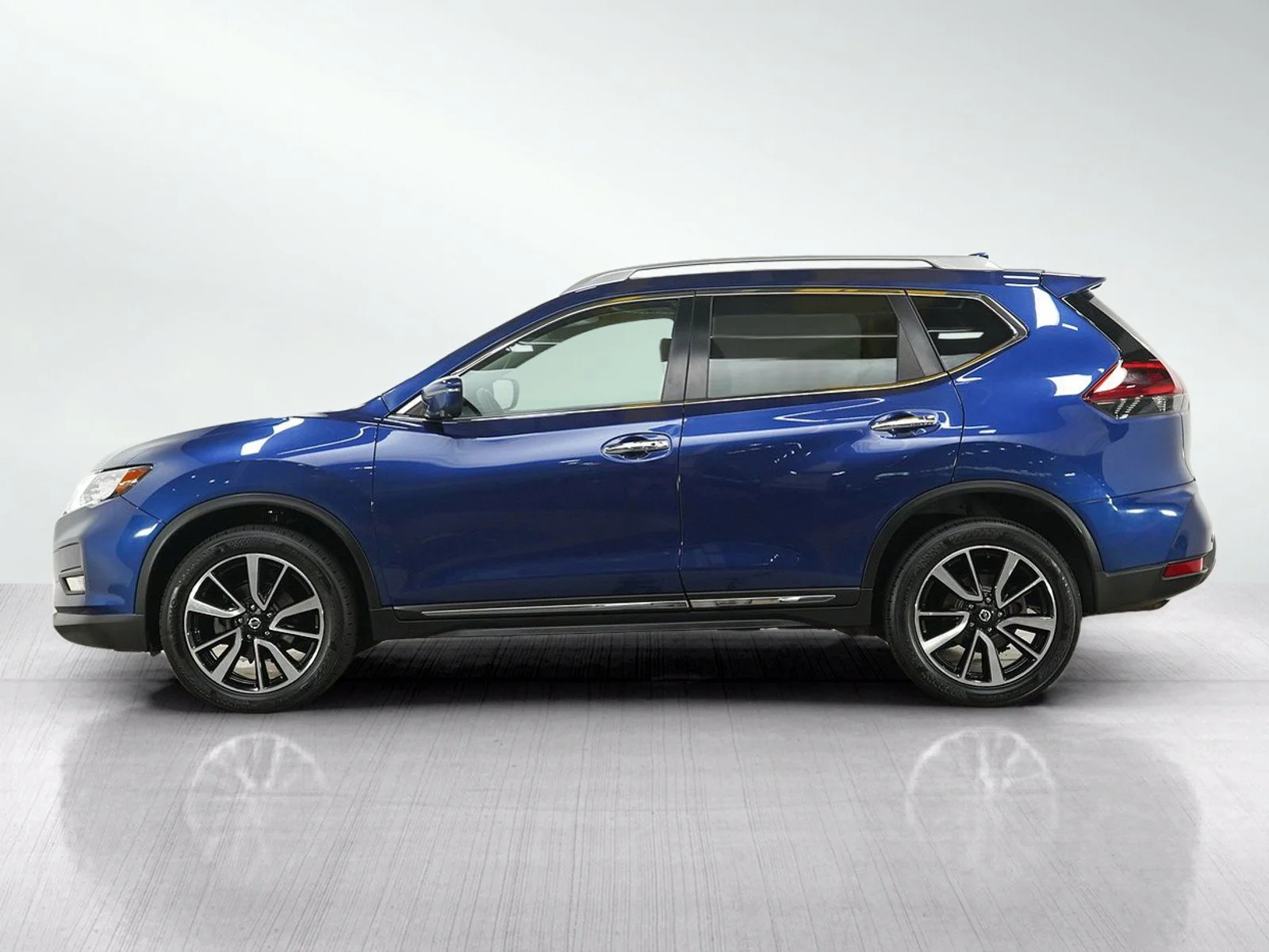 Used 2019 Nissan Rogue SL with VIN 5N1AT2MV9KC749485 for sale in Burnsville, Minnesota