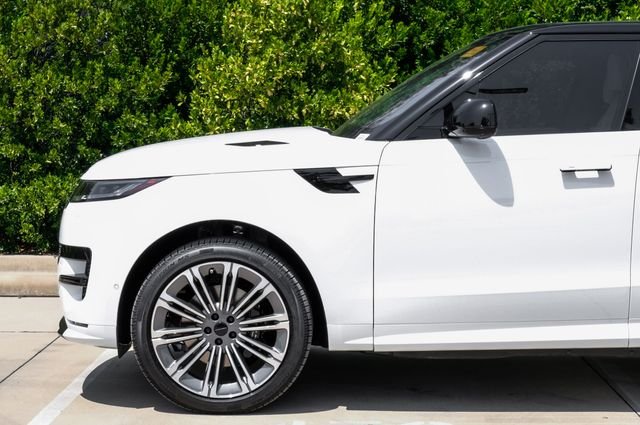 New 2026 White Land Rover Dynamic SE image 17