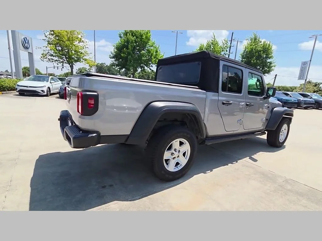 Used 2020 Silver Jeep Sport image 35