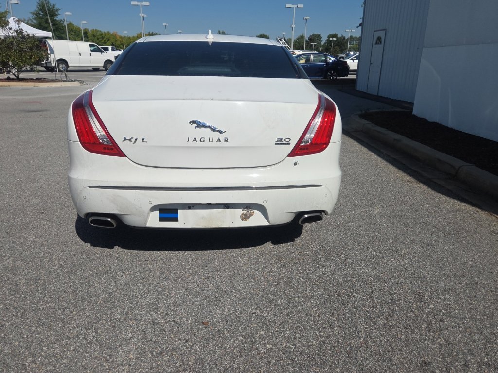 Used 2013  Jaguar XJL Portfolio image 3