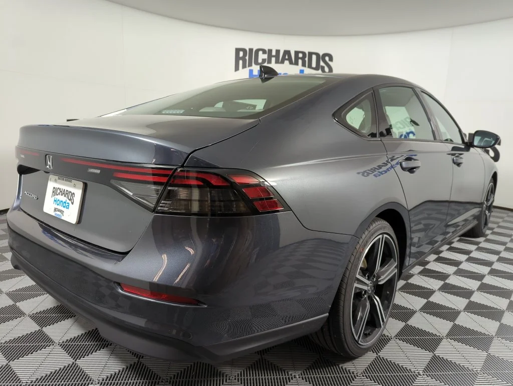 New 2026 Meteorite Gray Metallic Honda SE image 5