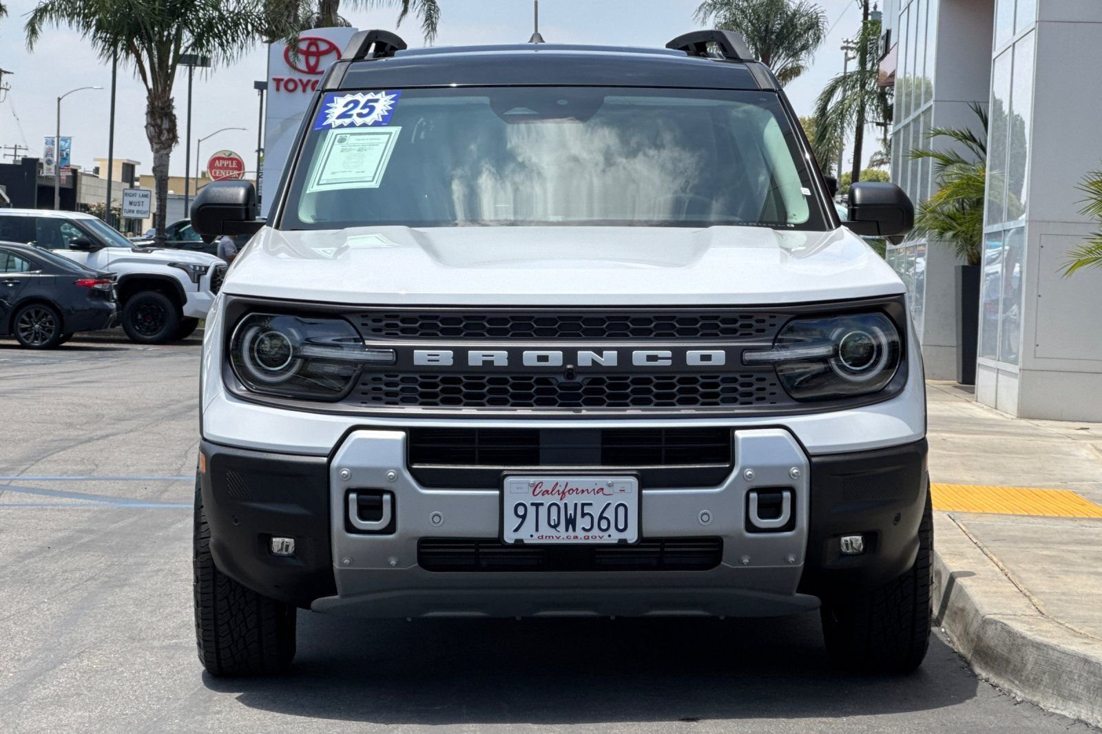 Used 2025 White Ford Badlands image 10