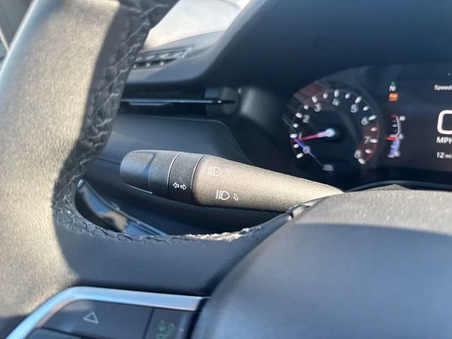 New 2026 White Jeep Latitude image 15