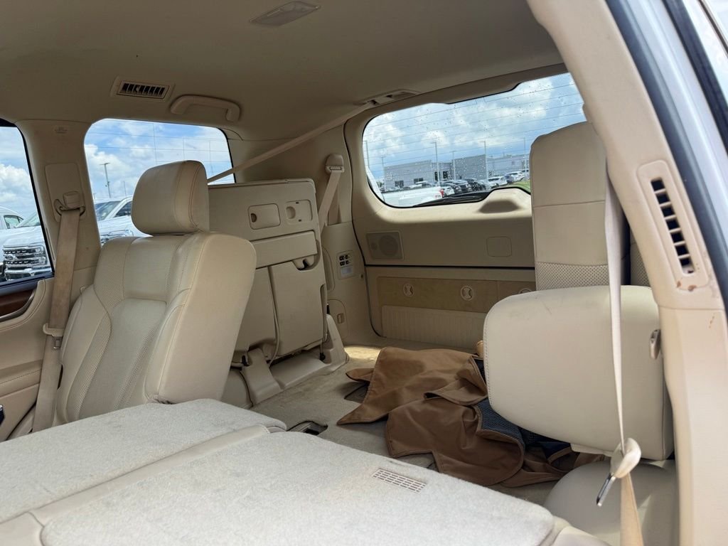 Used 2017  Lexus 570 image 10