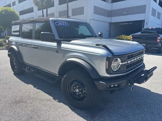 2023 Ford Bronco Black Diamond 4x4's photo