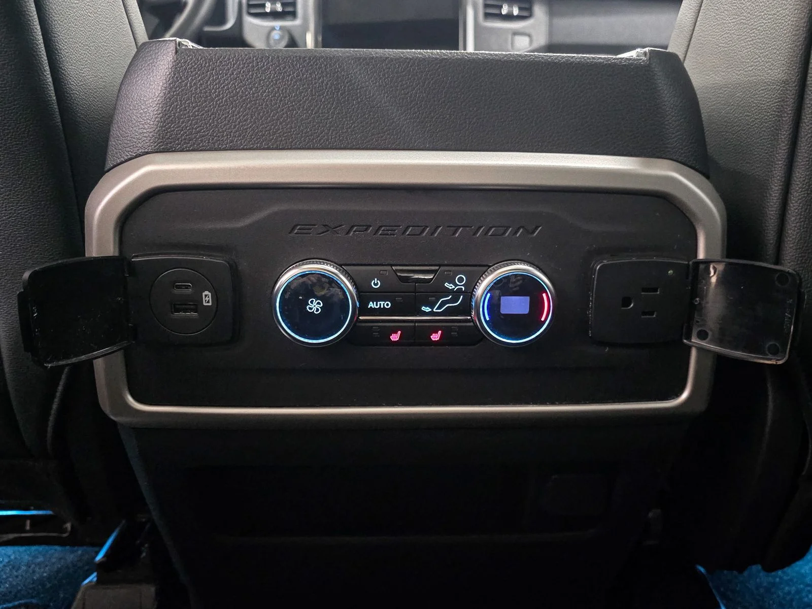 Used 2023 White Metallic Ford Limited image 23