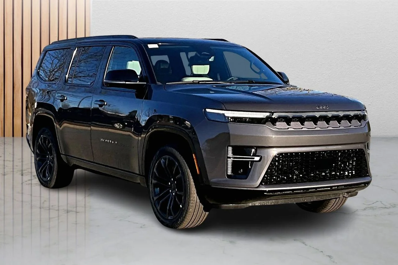 New 2026 Baltic-Gray Metallic Clear-Coat Exterior Paint Jeep Summit Obsidian image 2