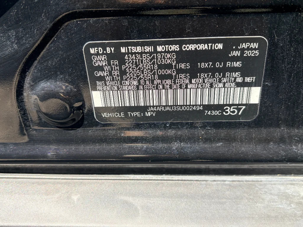 Used 2025 Labrador Black Pearl Mitsubishi ES image 33