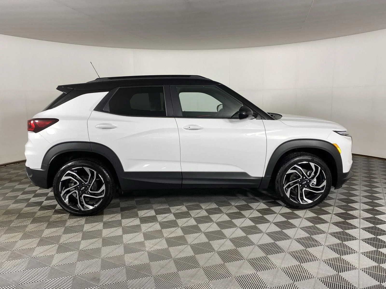 Used 2024 Summit White Chevrolet RS image 7