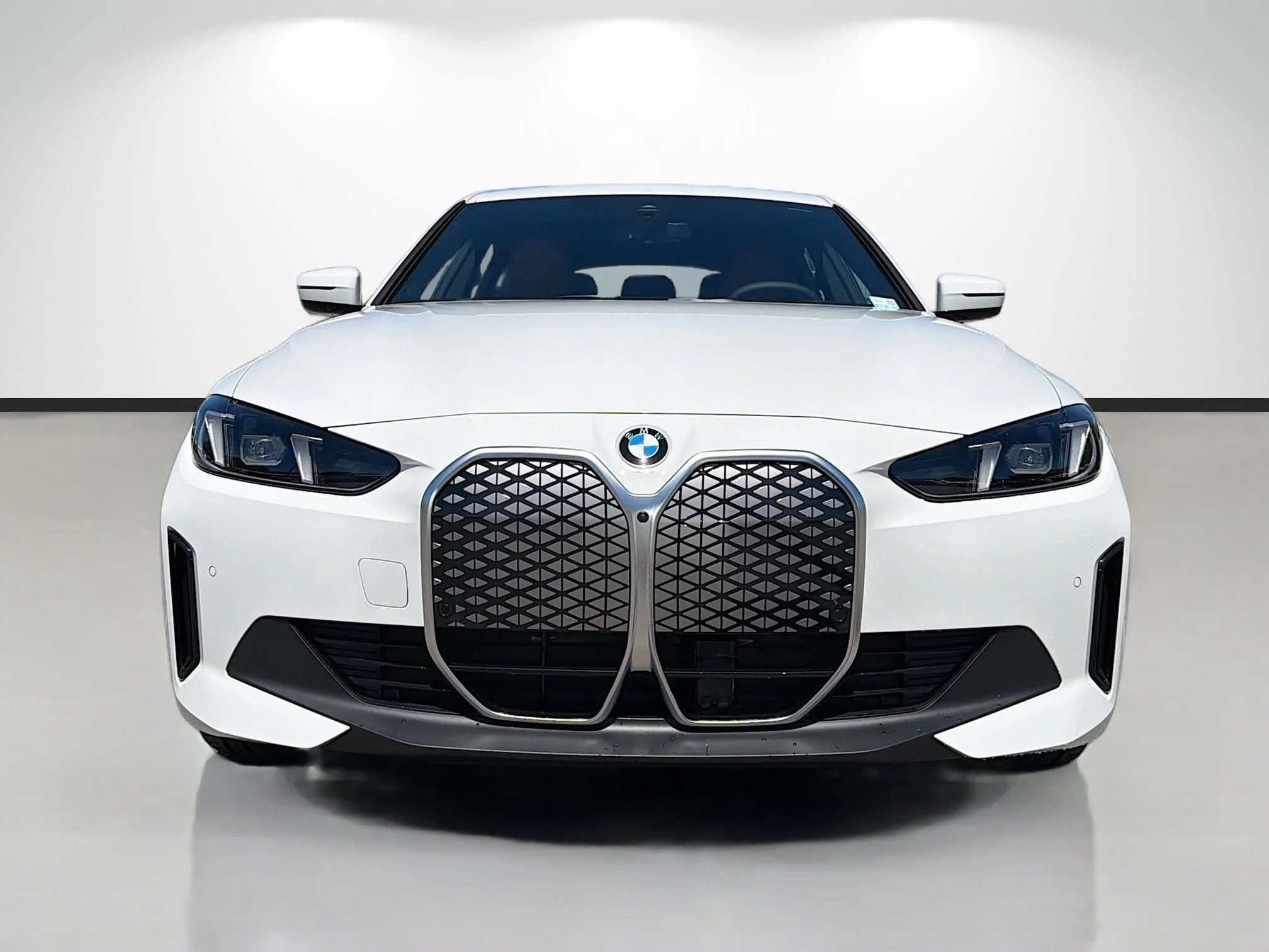 New 2026 Alpine White BMW eDrive40 image 8
