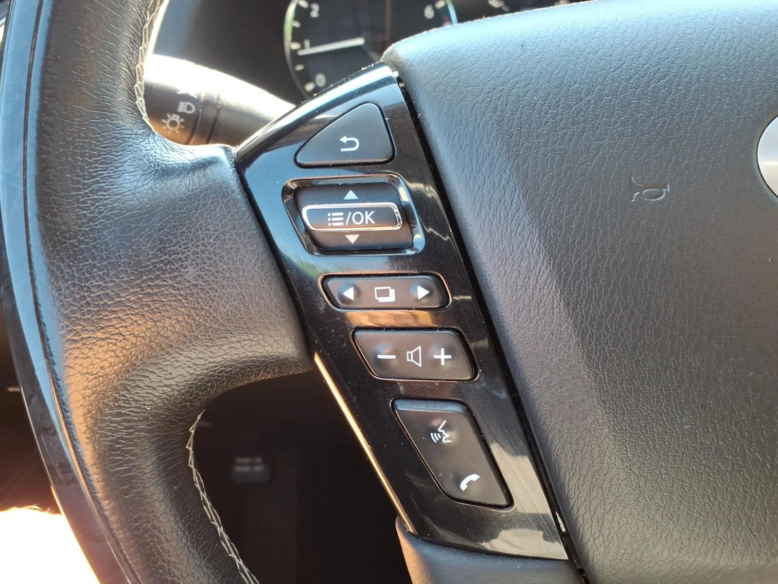 Used 2020 Black INFINITI LUXE image 13