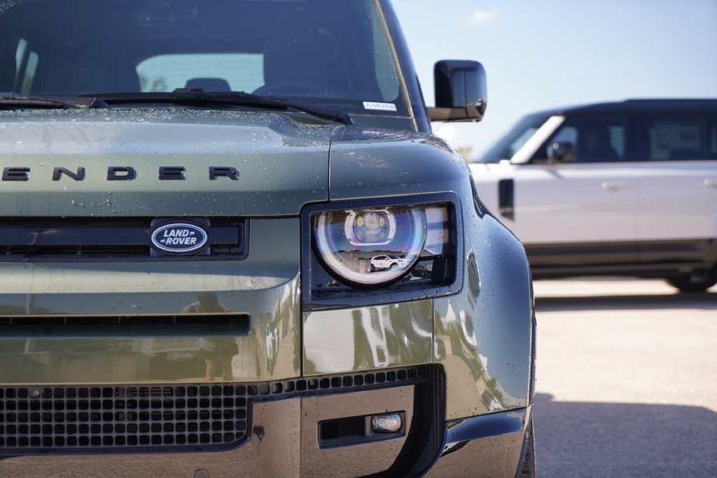 New 2026 Woolstone Green Land Rover X-Dynamic SE image 5