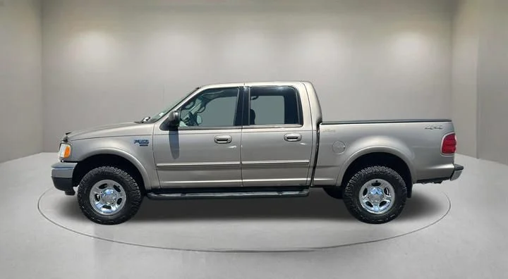 Used 2001 Beige Ford Lariat image 5