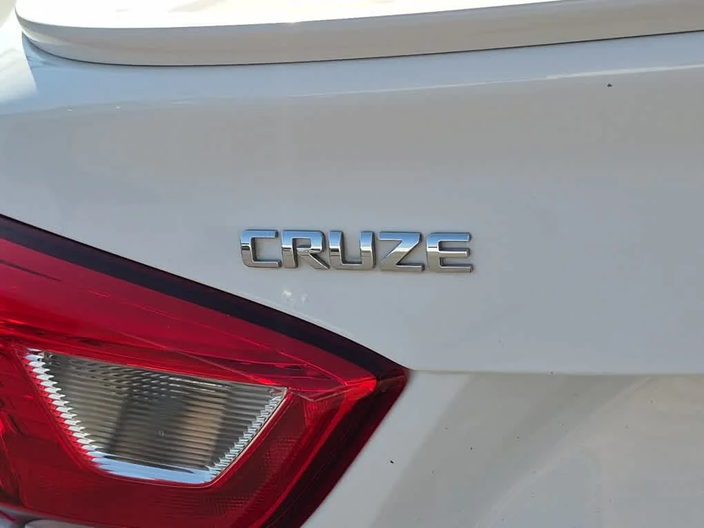 Used 2019 Summit White Chevrolet LT image 22