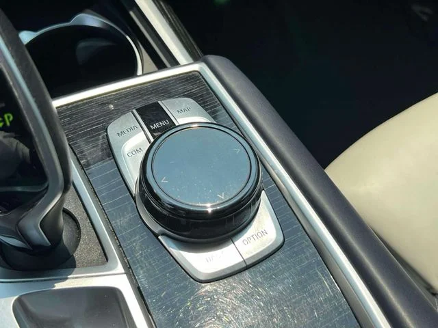 Used 2022 Black BMW 750i xDrive image 37